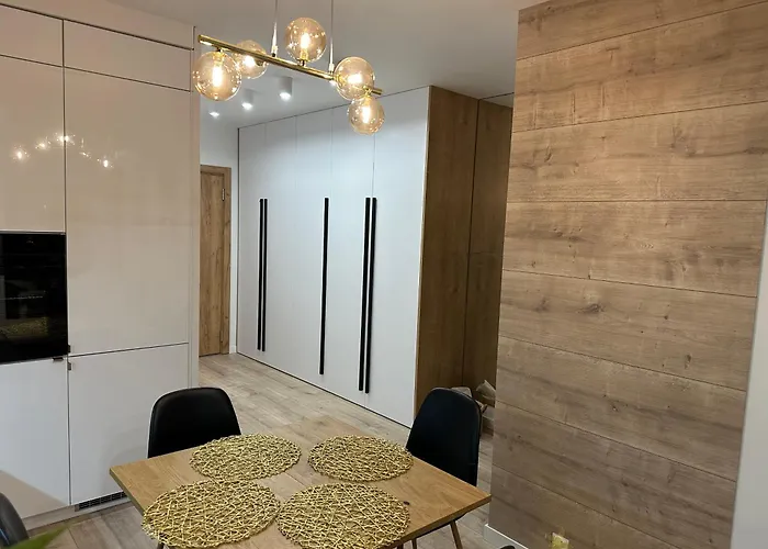 Nowoczesny Z Garazem Morelova *