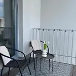 Nowoczesny Z Garazem Morelova